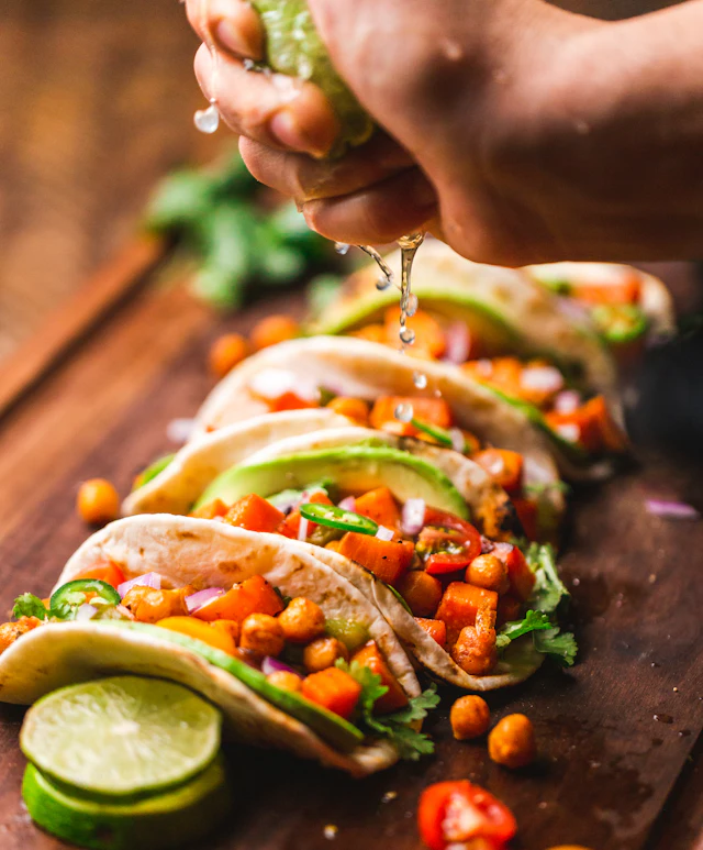 Two-taco box + agua fresca